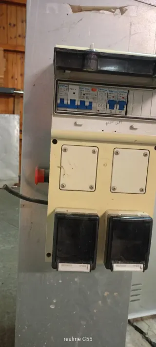 Caja provisional de luz