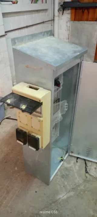 Caja provisional de luz