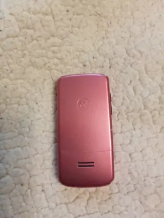 Cellulare Motorola rosa a conchiglia