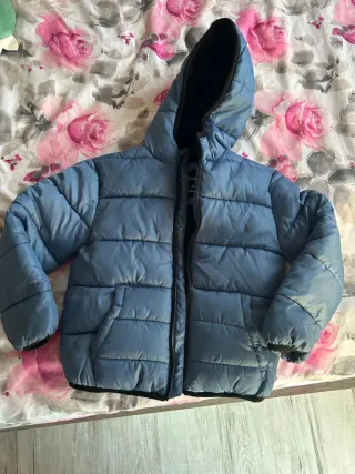 Giubbotto azzurro imbottito con cappuccio