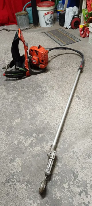 Desbrozadora a gasolina naranja