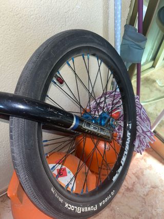 Bicicleta BMX GT Racing Negra