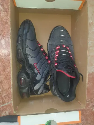 Nike TN Zapatillas Negras y Rojas