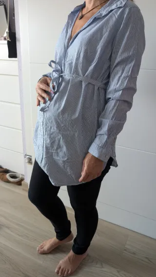 Ropa de maternidad azul y negra