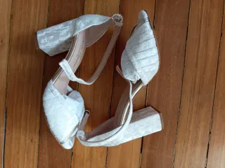 Sandalias de tacón blancas Velvet seda