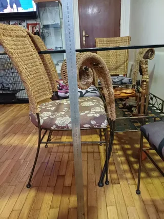 Mesa de cristal con 6 sillas 1,77m x 1m x 0,80m