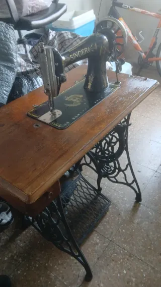 Máquina de coser Singer antigua