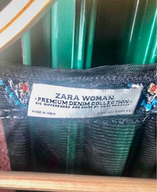 Blusa bordada - Zara - M