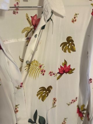 Blusa Stradivarius floral blanca Talla S