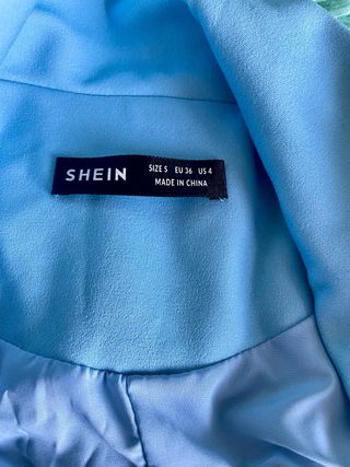 Abrigo corto estampado original diseño