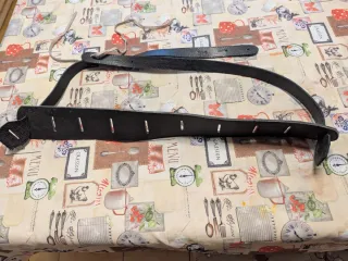 Tracolla per chitarra folk in vera pelle nera