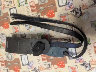 Tracolla per chitarra folk in vera pelle nera