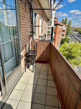 Se alquila habitación