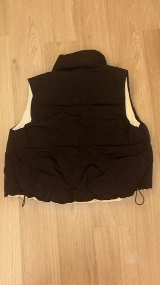 Chaleco reversible Bershka negro y beige