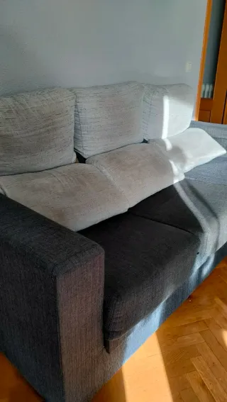 Sofá modular gris y blanco