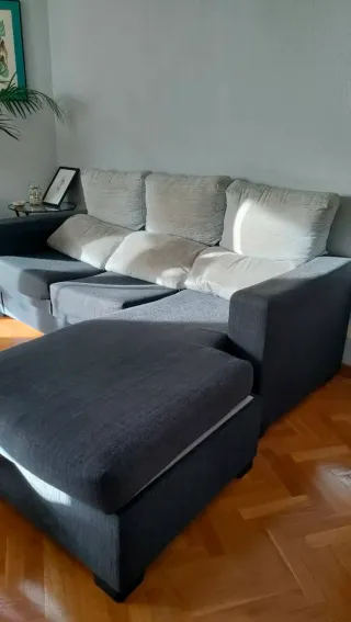 Sofá modular gris y blanco