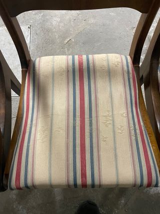 Juego de 4 sillas antiguas de madera