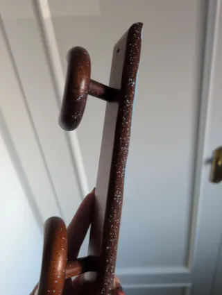 Percha de madera pequeña