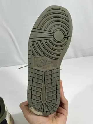 Nike Travis Scott Olive/Blanco