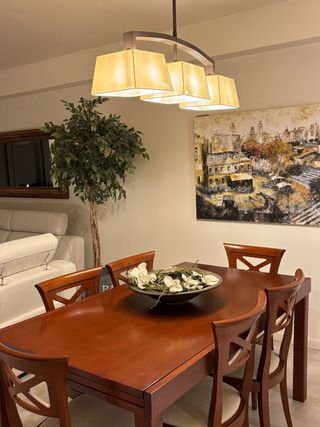 Conjunto Comedor: Mesa, 6 Sillas y Lámpara