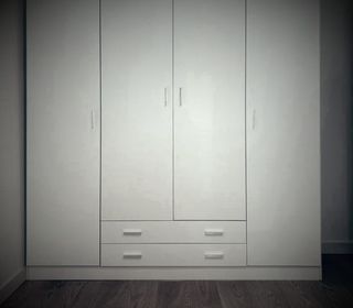 Armario blanco de madera