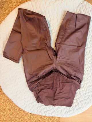 Pantalón premamá color berenjena