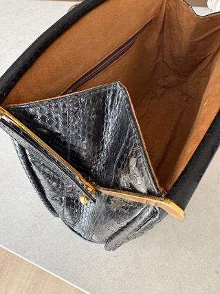 Bolso fiesta piel serpiente negro y dorado.Vintage