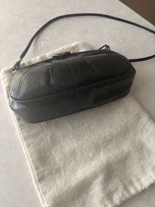 Bolso fiesta piel serpiente negro y dorado.Vintage