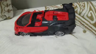 Coche de juguete deportivo