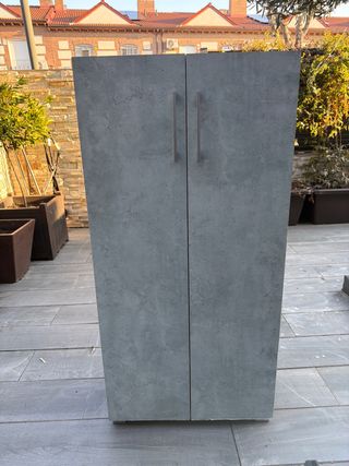 Armario de madera blanco y gris