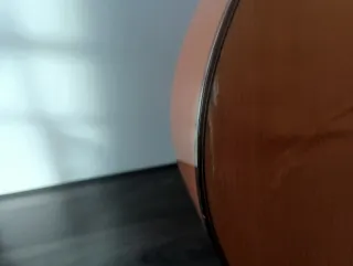 Guitarra flamenca amplificada