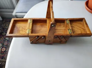 Costurero infantil, de madera pintado a mano