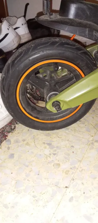 Único fallo rueda de atrás pinchada gente sería