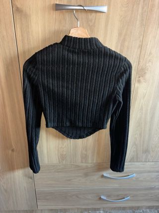 Top negro manga larga con abertura