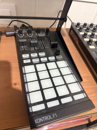 Controladora Traktor Native Instruments Kontrol F1