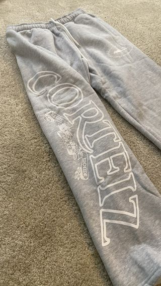 Pantalones Corteiz Grises