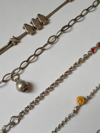 Pulseras de plata con dijes