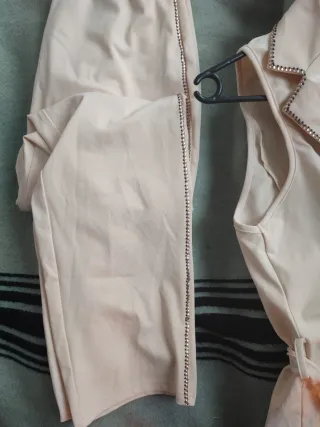 Fato completo muito elegante todo em pedraria