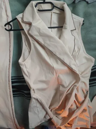 Fato completo muito elegante todo em pedraria