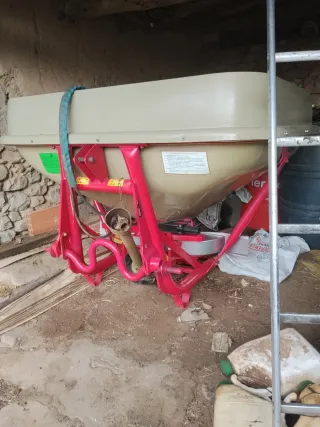 Abonadora Aguirre 1500kg Doble Plato