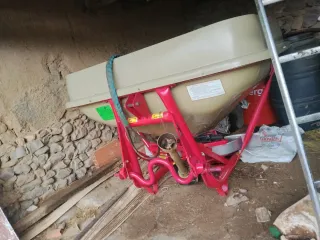 Abonadora Aguirre 1500kg Doble Plato