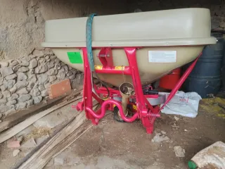 Abonadora Aguirre 1500kg Doble Plato