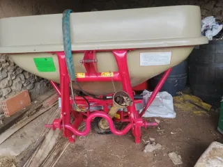 Abonadora Aguirre 1500kg Doble Plato