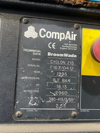 Compresor industrial de tornillo CompAir 18 kW