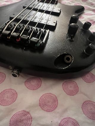 Bajo Ibanez 5 cuerdas
