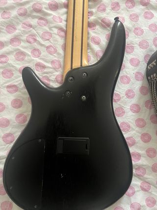 Bajo Ibanez 5 cuerdas