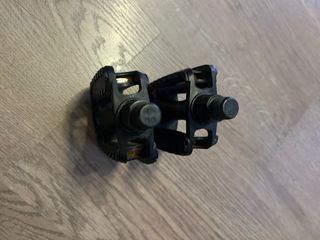 Pedales de bicicleta negros