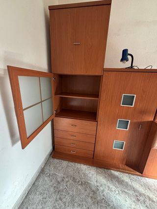 Mueble modular madera con cristal y de regalo mesa