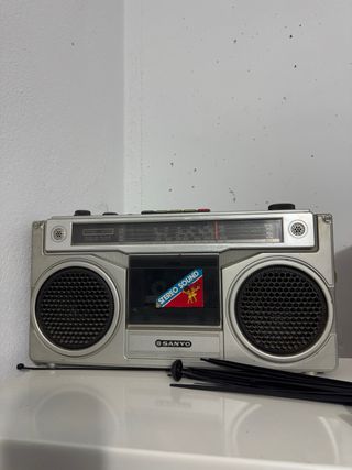 Radio Cassette Sanyo Vintage Plata