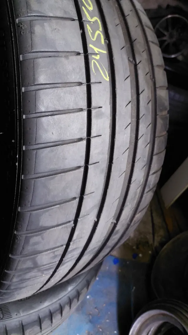 Neumático 245/40/19